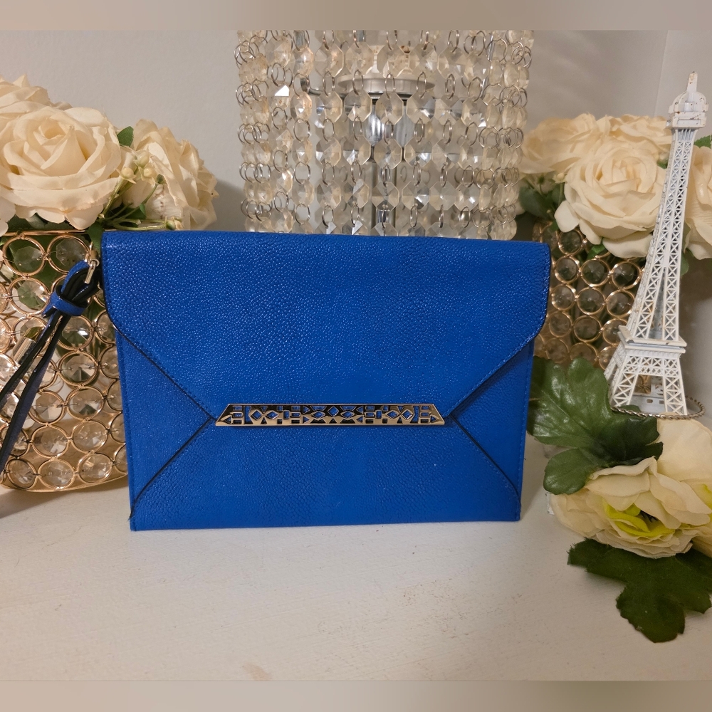 Stella & Dot Vibrant Blue Wristlet